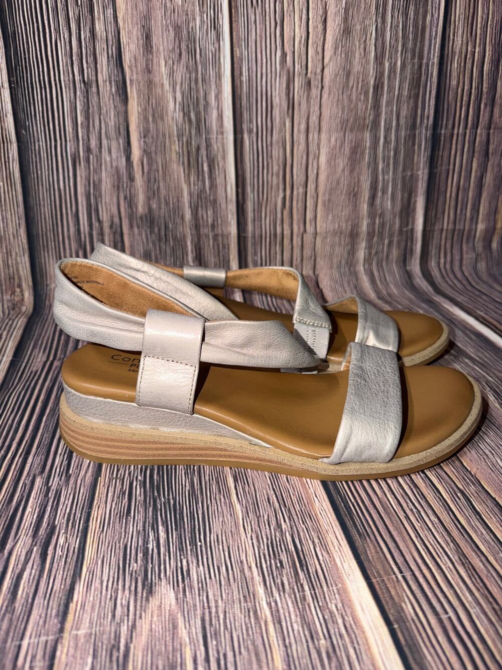 Comfortiva Pillowtop Women’s Metallic Silver Leather Sandals Size 8.5